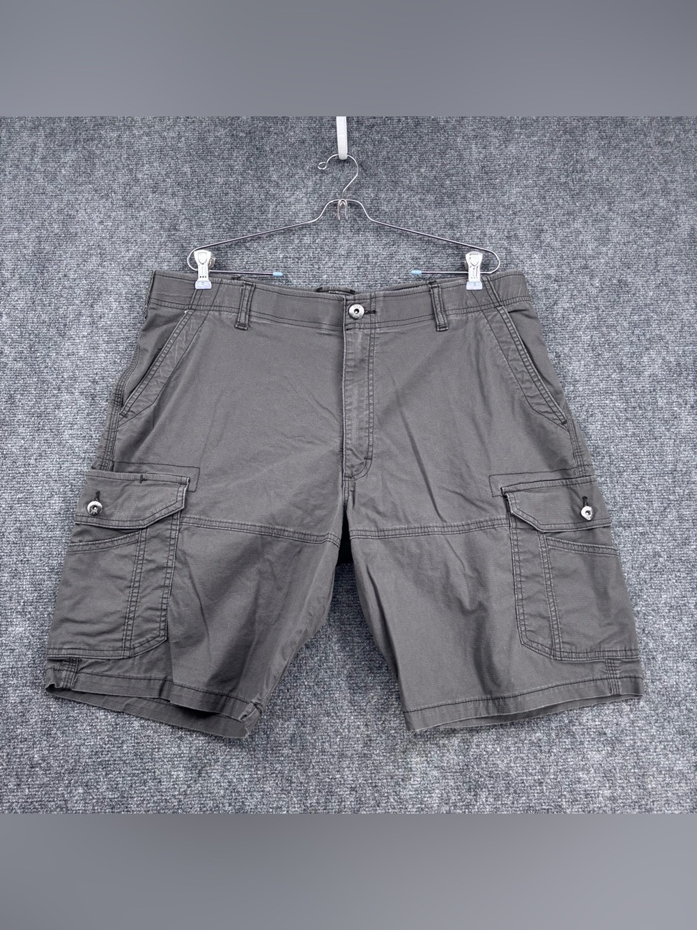 Lee Extreme Motion Gray Cargo Shorts Men’s 38 10” Inseam Workwear Utility